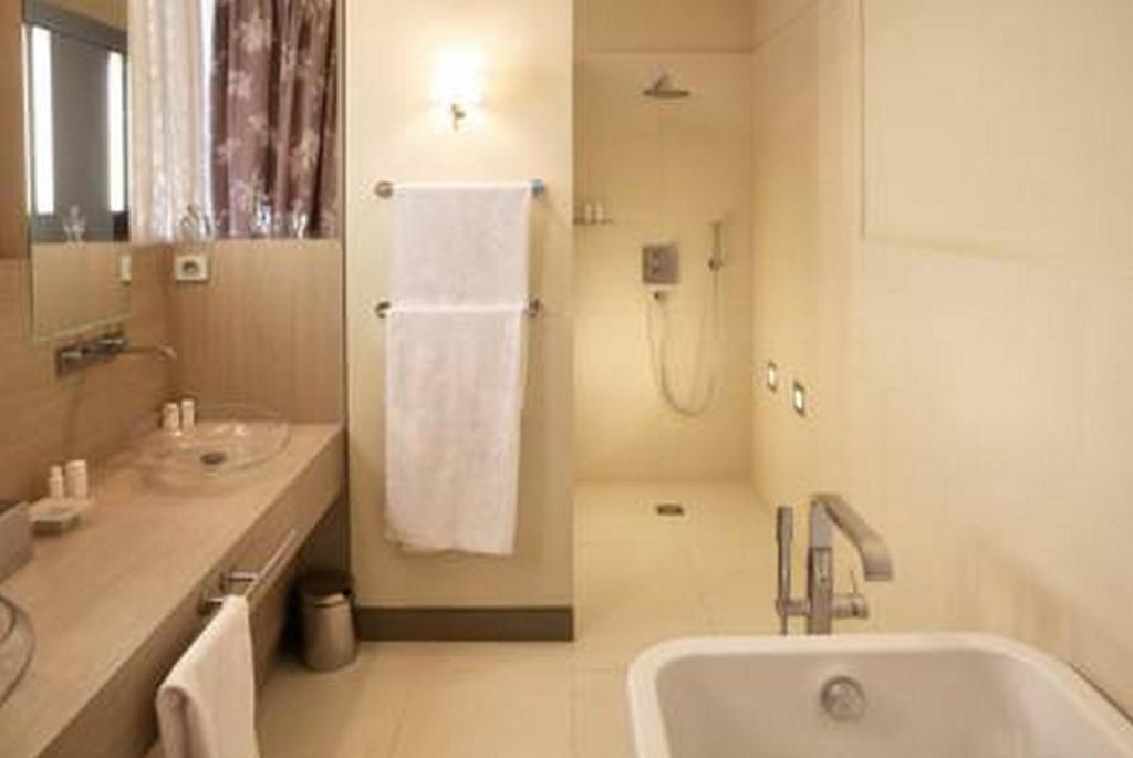 Le Paris Singulier Hotel Room photo